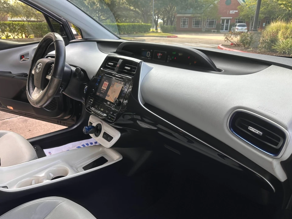 2017 Toyota Prius 4th Gen - Image 18 of 21