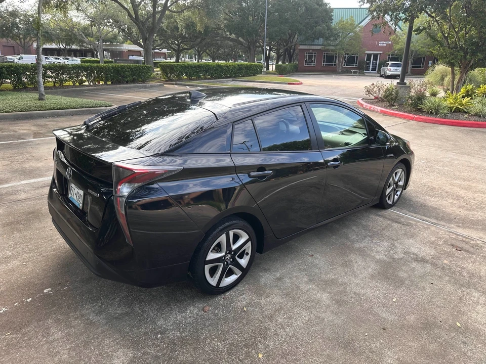 2017 Toyota Prius 4th Gen - Image 4 of 21
