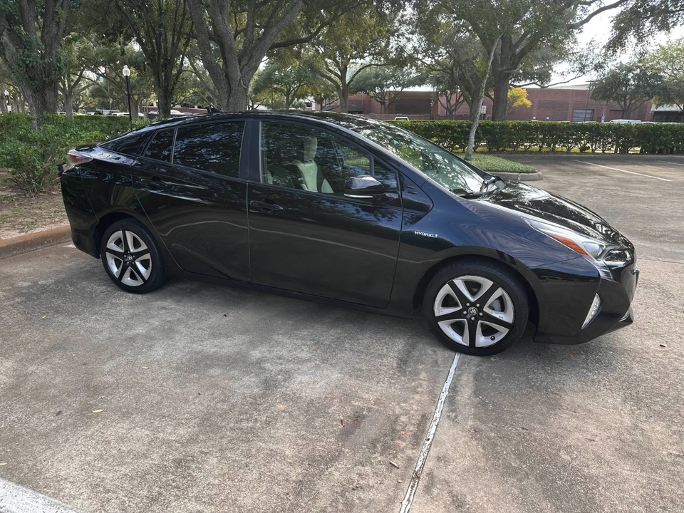2017 Toyota Prius 4th Gen - Image 3 of 21