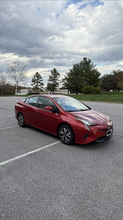 2017 Toyota Prius 4th Gen - Image 8 of 17