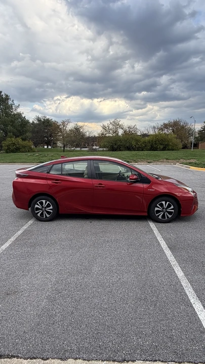 2017 Toyota Prius 4th Gen - Image 7 of 17