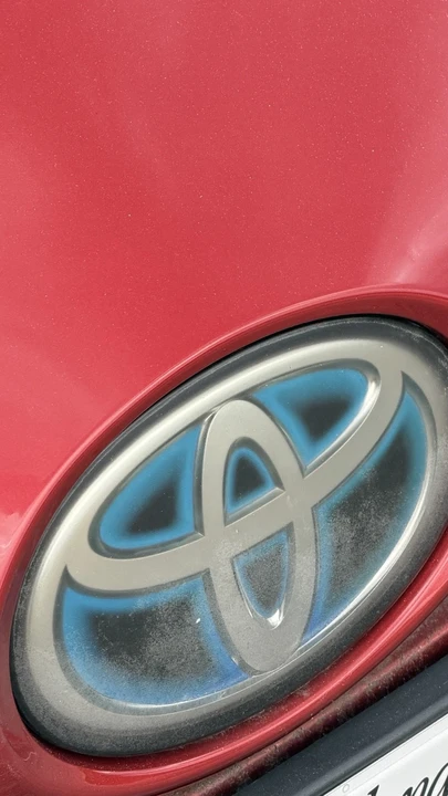2017 Toyota Prius 4th Gen - Image 10 of 17