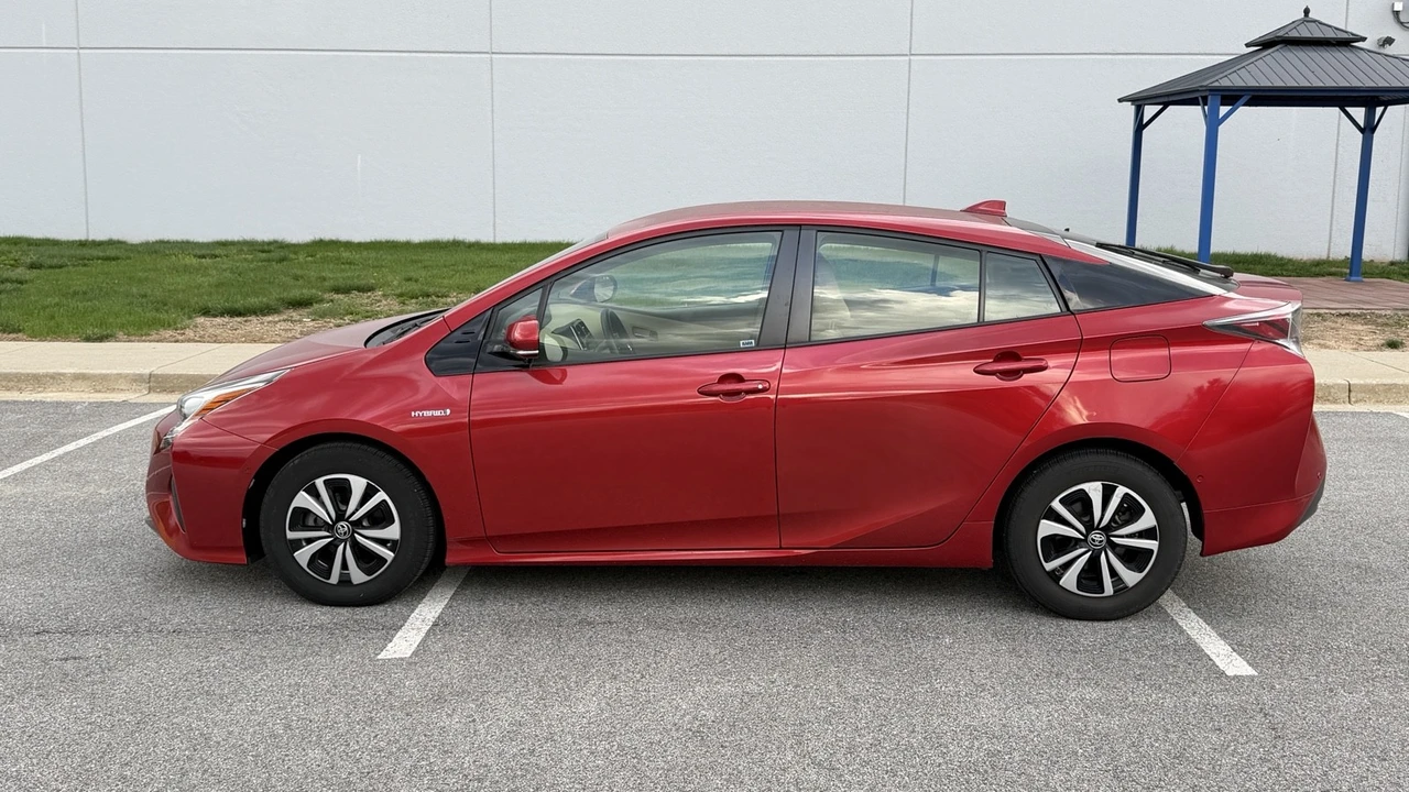 2017 Toyota Prius 4th Gen - Image 3 of 17