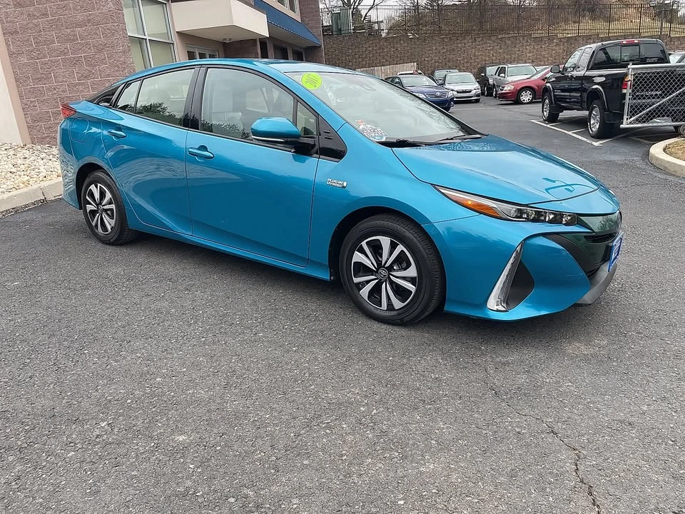 2017 Toyota Prius 4th Gen - Image 2 of 20