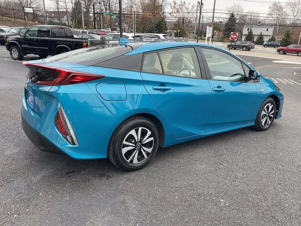 2017 Toyota Prius 4th Gen - Image 6 of 20