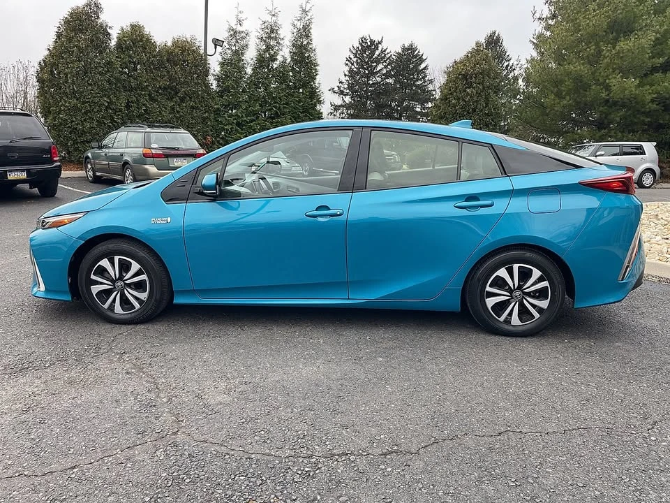 2017 Toyota Prius 4th Gen - Image 9 of 20