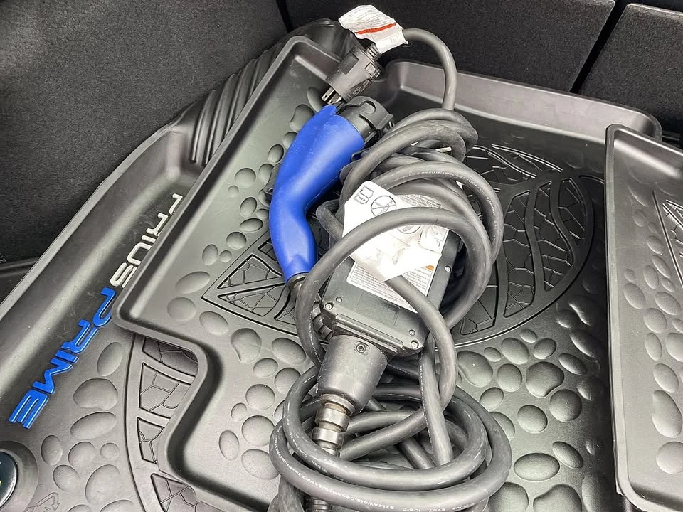 2017 Toyota Prius 4th Gen - Image 11 of 20