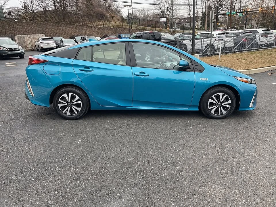 2017 Toyota Prius 4th Gen - Image 3 of 20