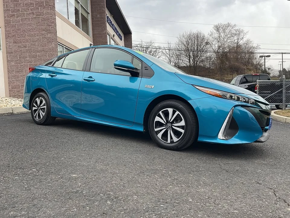 2017 Toyota Prius 4th Gen - Image 14 of 20