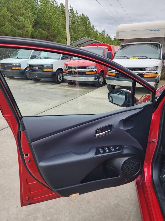 2017 Toyota Prius 4th Gen - Image 11 of 21