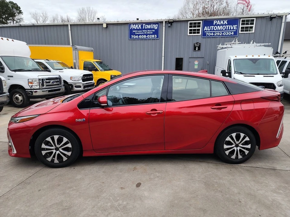 2017 Toyota Prius 4th Gen - Image 3 of 21