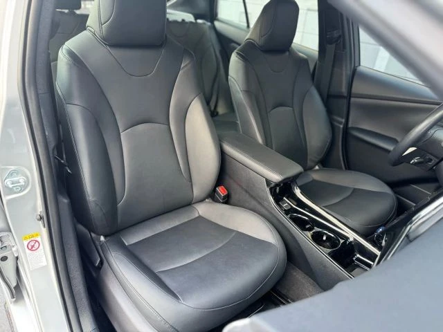 2017 Toyota Prius 4th Gen - Image 13 of 21