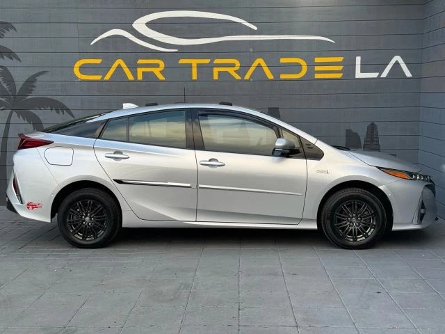 2017 Toyota Prius 4th Gen - Image 6 of 21