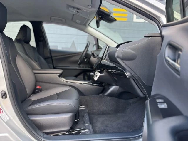2017 Toyota Prius 4th Gen - Image 12 of 21
