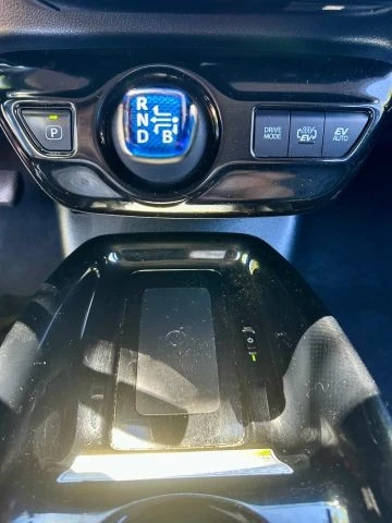 2017 Toyota Prius 4th Gen - Image 15 of 18