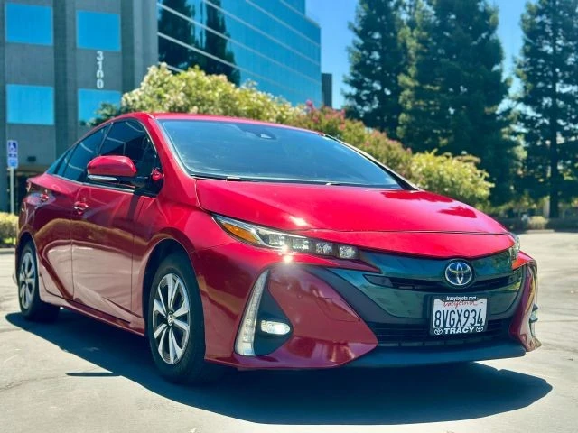 2017 Toyota Prius 4th Gen - Image 3 of 18