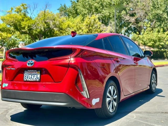 2017 Toyota Prius 4th Gen - Image 9 of 18