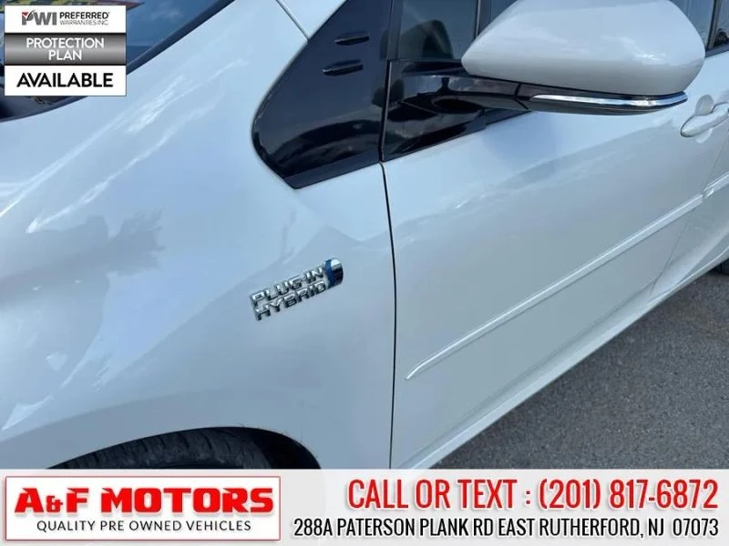 2017 Toyota Prius 4th Gen - Image 5 of 12