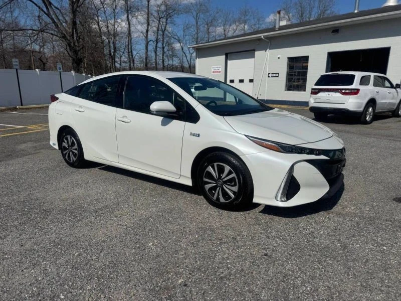 2017 Toyota Prius 4th Gen - Image 6 of 12