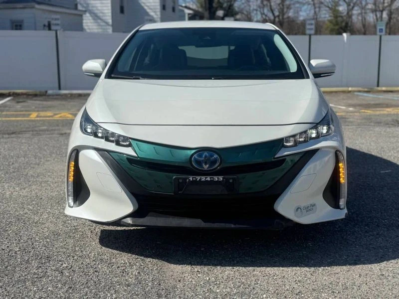 2017 Toyota Prius 4th Gen - Image 3 of 12