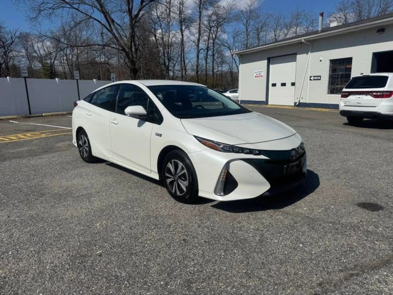 2017 Toyota Prius 4th Gen - Image 5 of 12