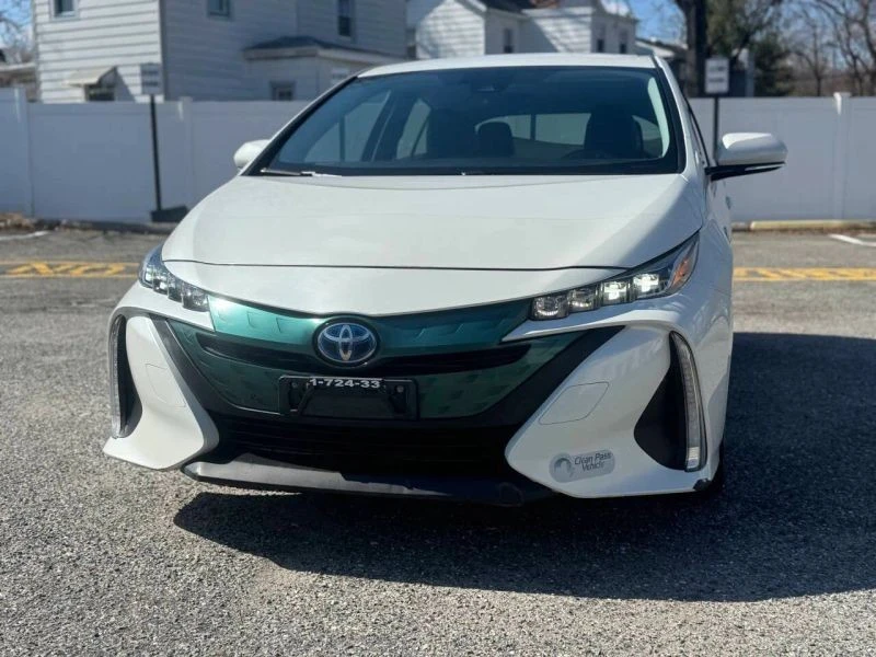 2017 Toyota Prius 4th Gen - Image 2 of 12