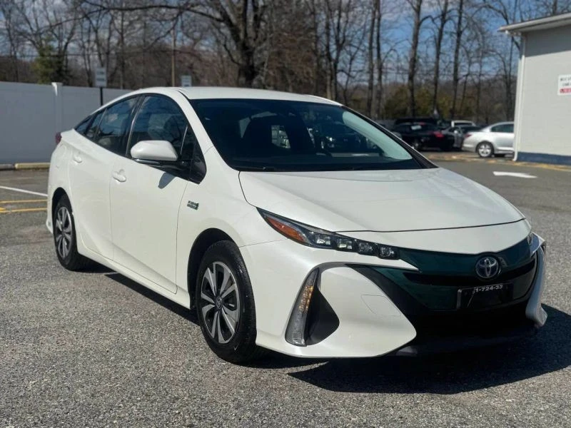 2017 Toyota Prius 4th Gen - Image 4 of 12
