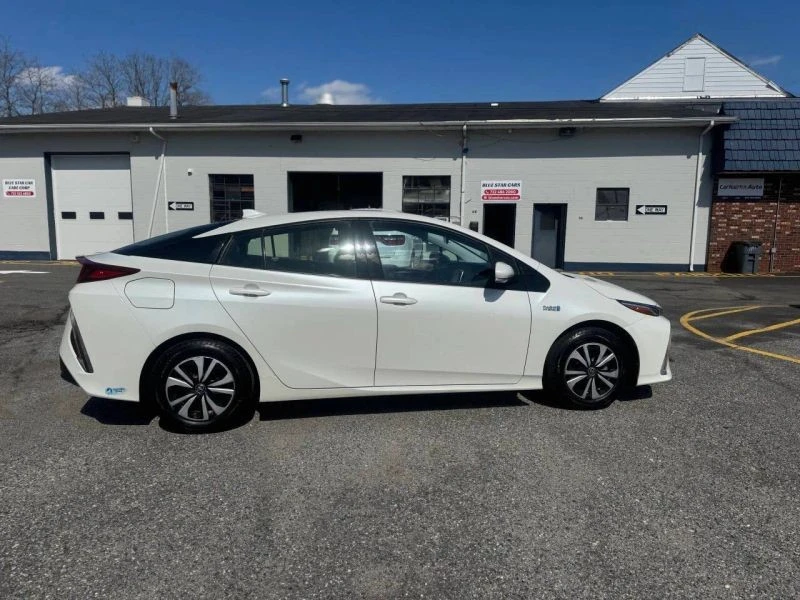 2017 Toyota Prius 4th Gen - Image 10 of 12