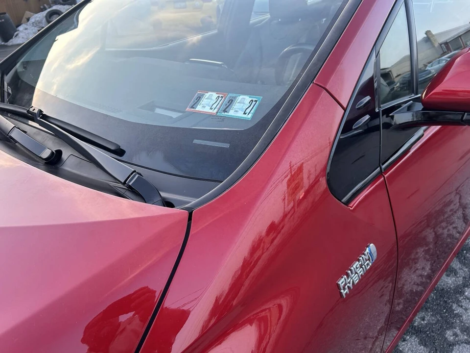 2017 Toyota Prius 4th Gen - Image 15 of 16