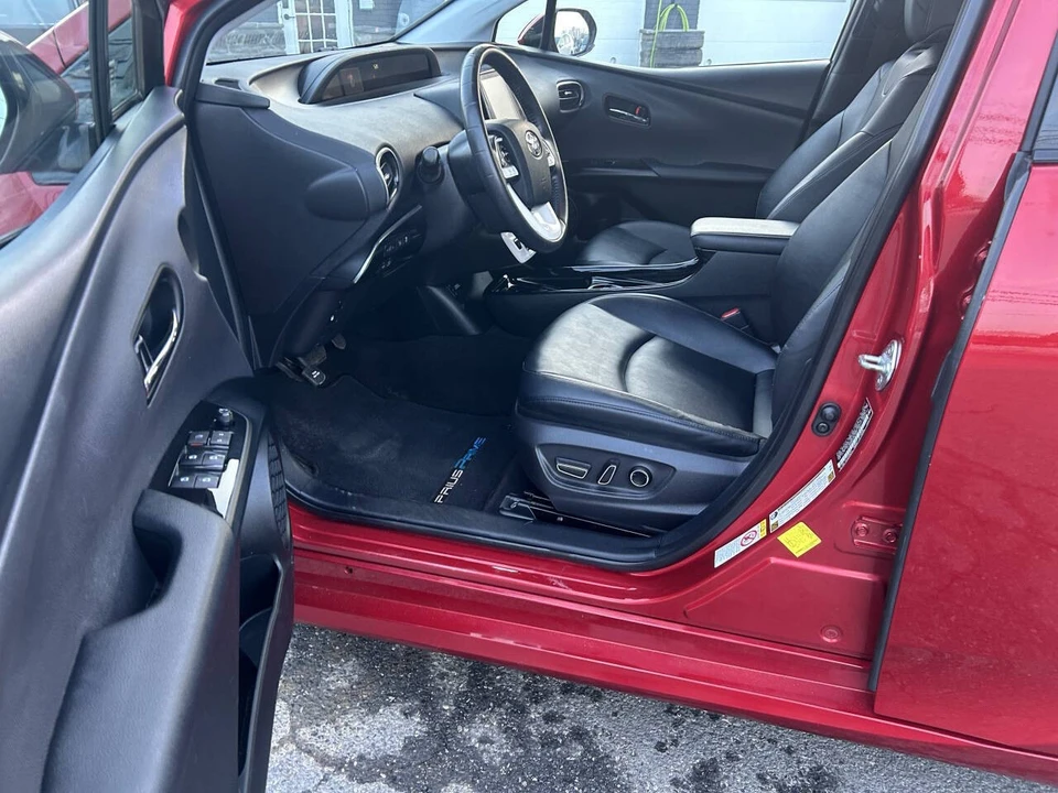 2017 Toyota Prius 4th Gen - Image 7 of 16