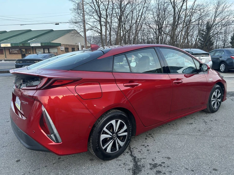 2017 Toyota Prius 4th Gen - Image 3 of 16