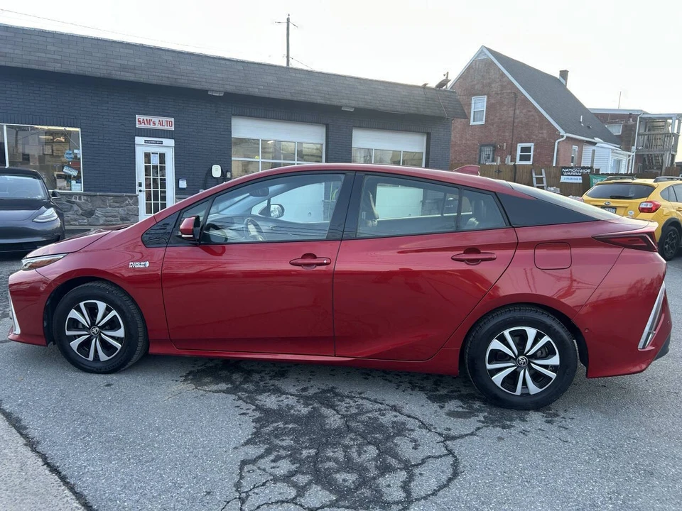 2017 Toyota Prius 4th Gen - Image 6 of 16