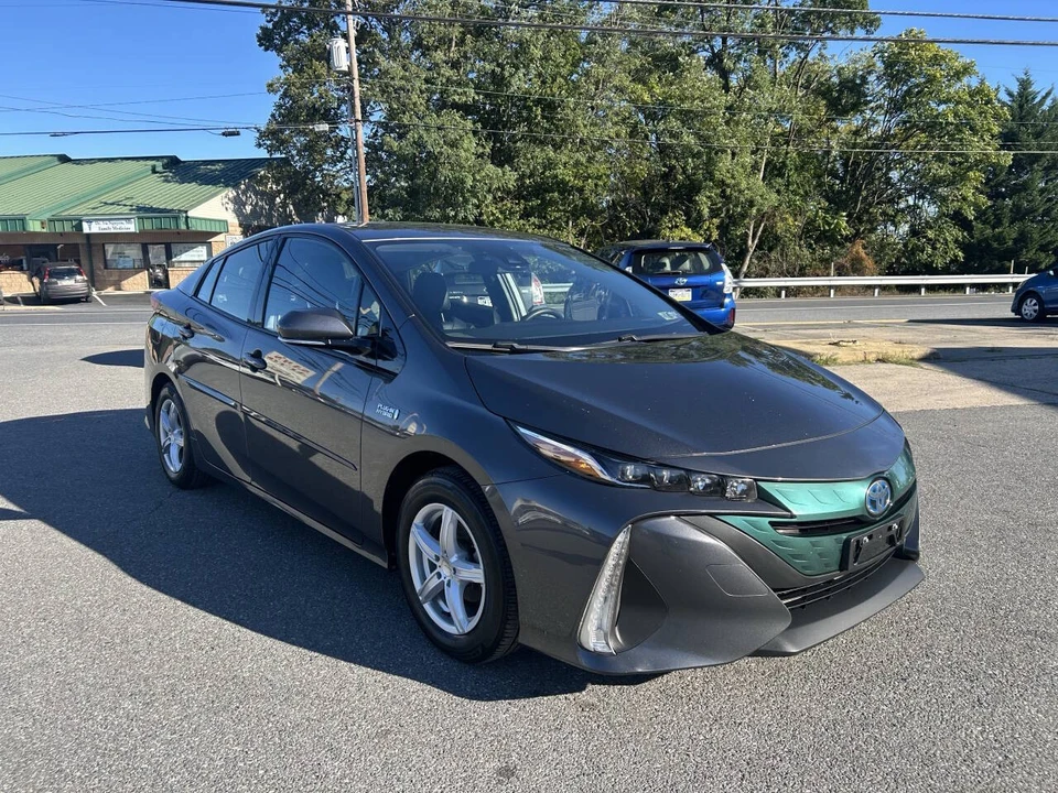 2017 Toyota Prius 4th Gen - Image 3 of 21