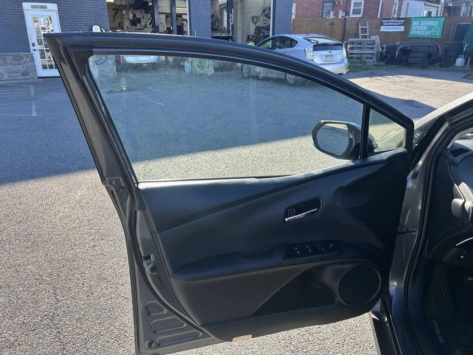 2017 Toyota Prius 4th Gen - Image 9 of 21