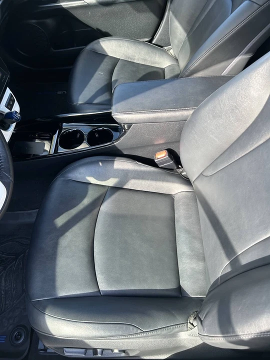 2017 Toyota Prius 4th Gen - Image 14 of 21