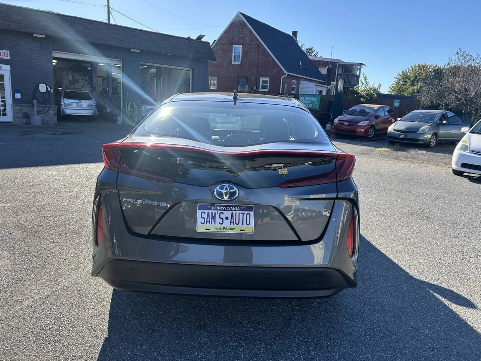 2017 Toyota Prius 4th Gen - Image 6 of 21