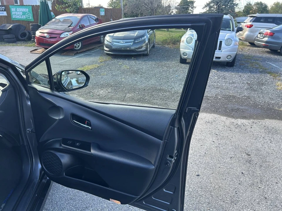 2017 Toyota Prius 4th Gen - Image 12 of 21