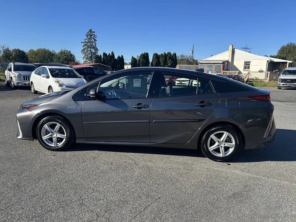 2017 Toyota Prius 4th Gen - Image 8 of 21