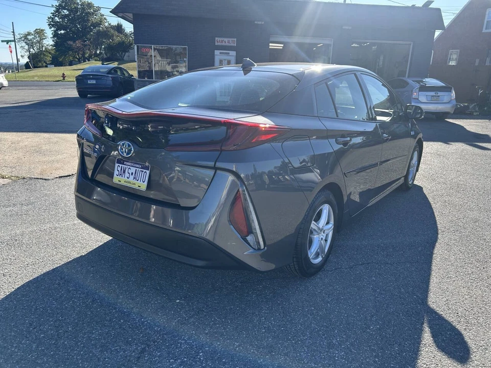 2017 Toyota Prius 4th Gen - Image 5 of 21