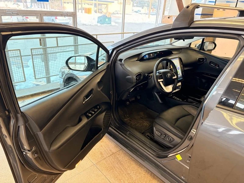 2017 Toyota Prius 4th Gen - Image 10 of 12
