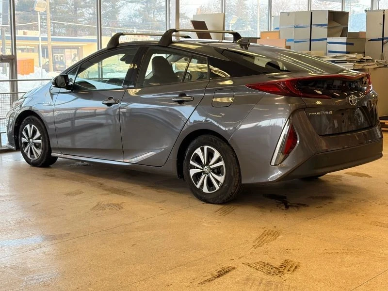 2017 Toyota Prius 4th Gen - Image 9 of 12