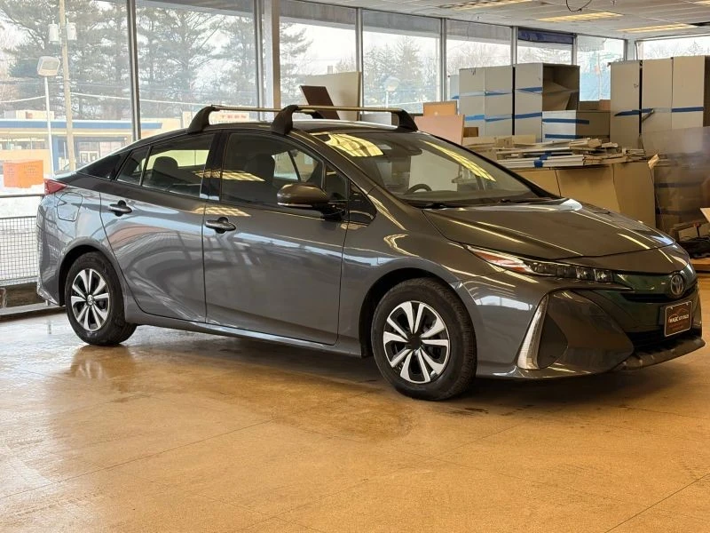 2017 Toyota Prius 4th Gen - Image 6 of 12