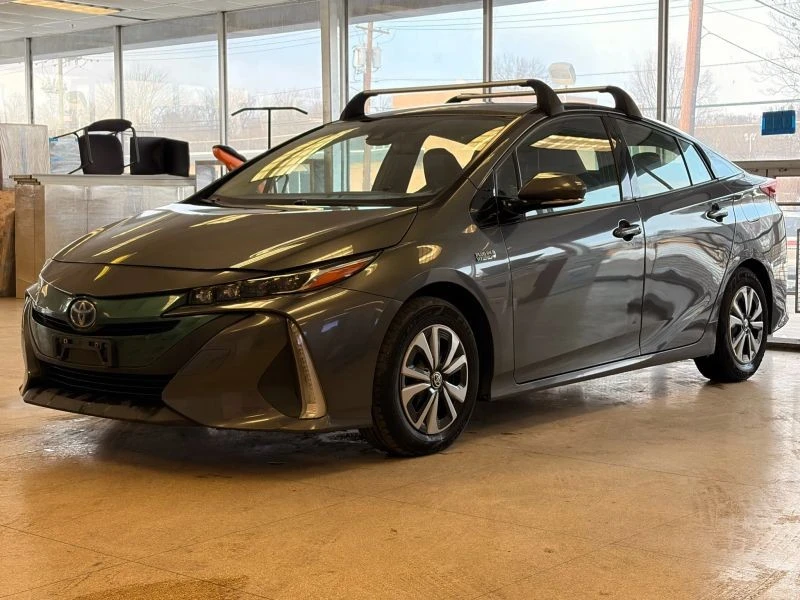 2017 Toyota Prius 4th Gen - Image 3 of 12