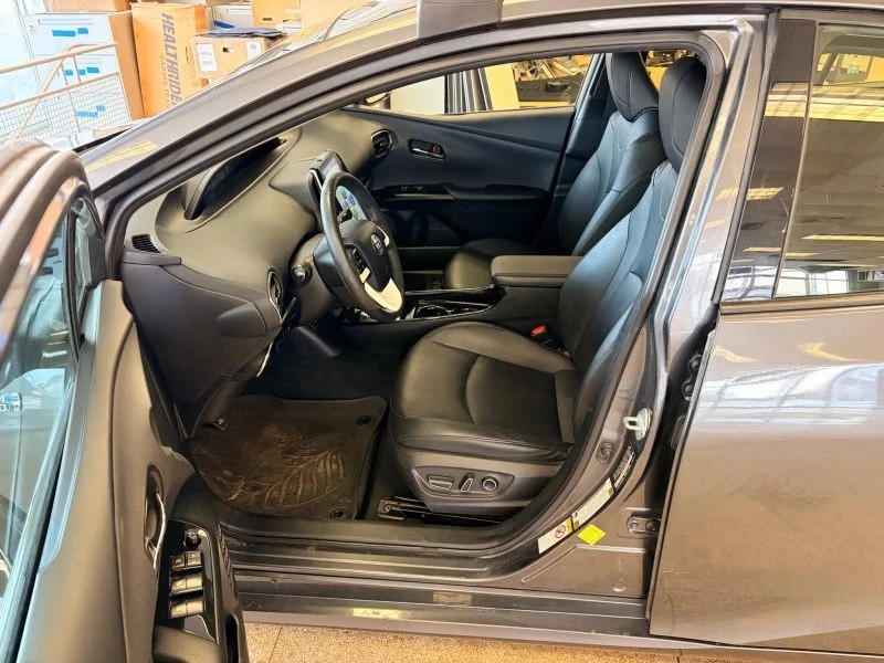 2017 Toyota Prius 4th Gen - Image 11 of 12