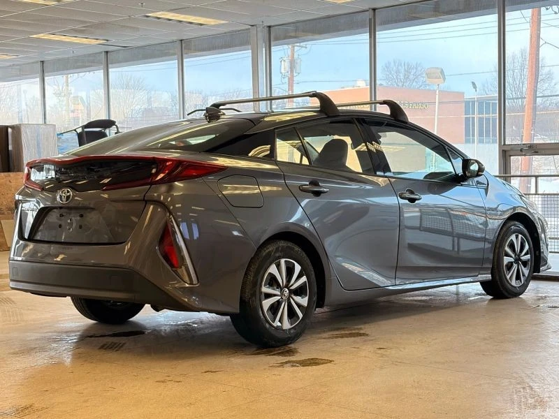 2017 Toyota Prius 4th Gen - Image 7 of 12