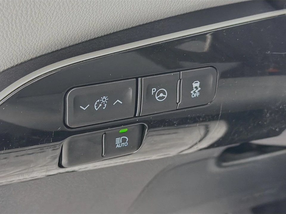 2017 Toyota Prius 4th Gen - Image 10 of 12