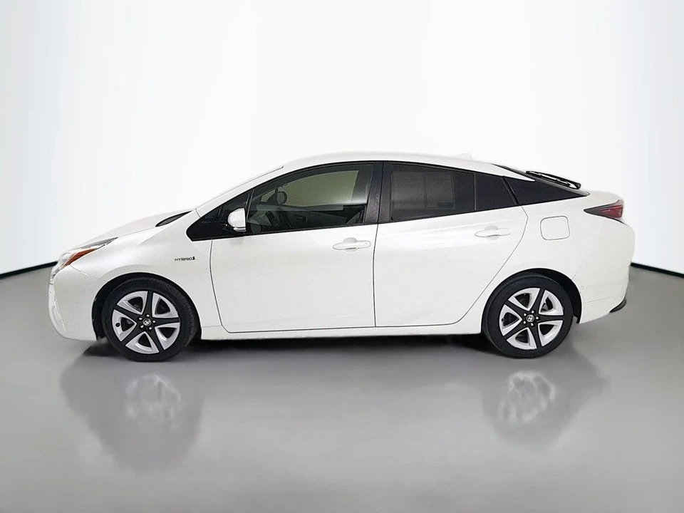2017 Toyota Prius 4th Gen - Image 4 of 12