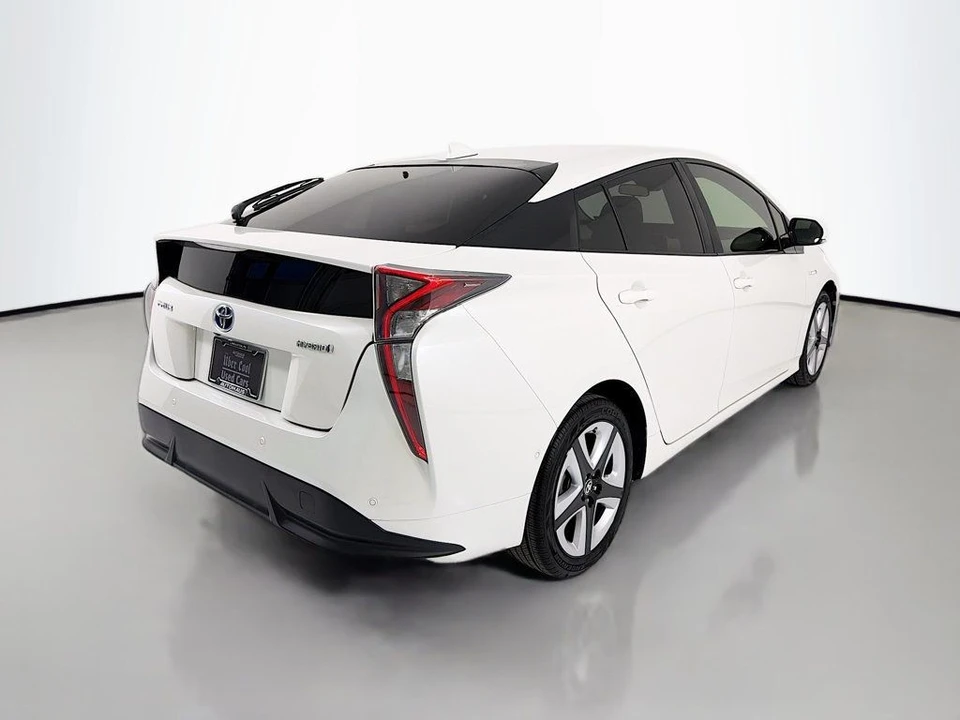 2017 Toyota Prius 4th Gen - Image 7 of 12
