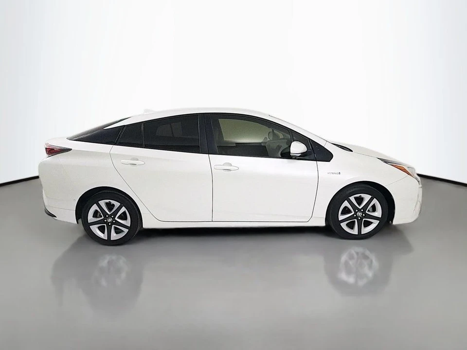 2017 Toyota Prius 4th Gen - Image 8 of 12