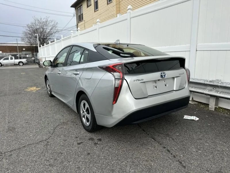 2017 Toyota Prius 4th Gen - Image 5 of 12
